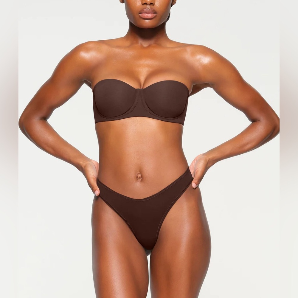 NWT Skims Fits Everybody Strapless Bra 32D